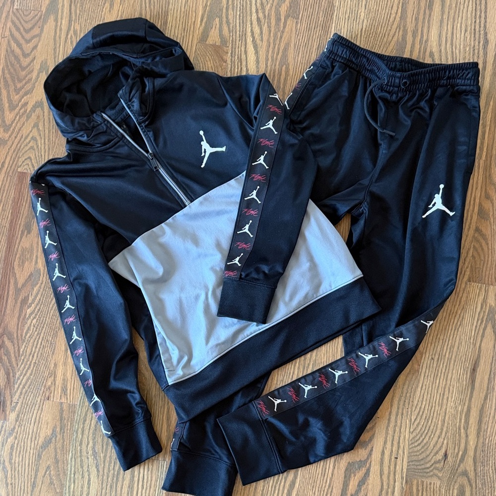 Jordan boys track suit - Medium